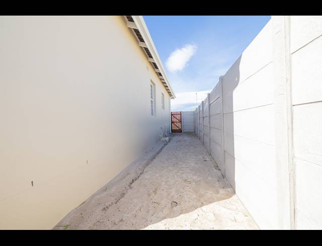 3 BEDROOM FREEHOLD FOR SALE IN SILVERSANDS